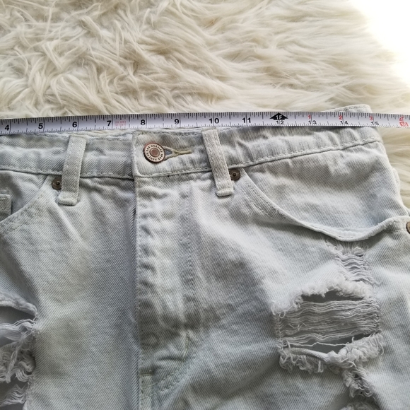 KanCan Light Wash Distressed Denim Shorts Large - Picture 6 of 13